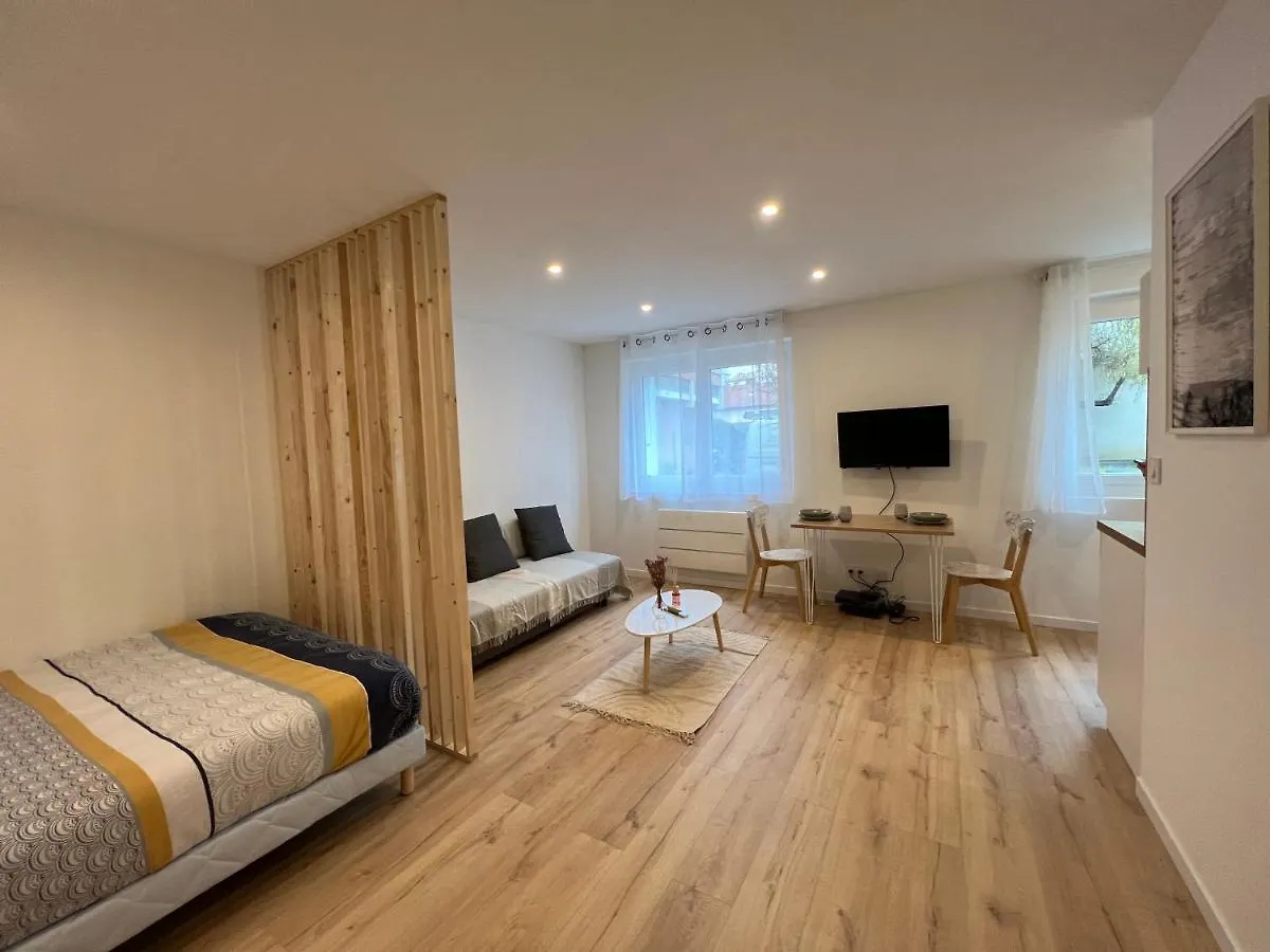 Apartamento Le Petit Sauveur - Studio & Parking Toulouse 0*,  Francia